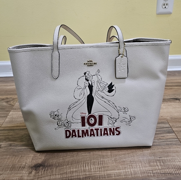 Disney X Coach City Tote Cruella Motif - Picture 3 of 11